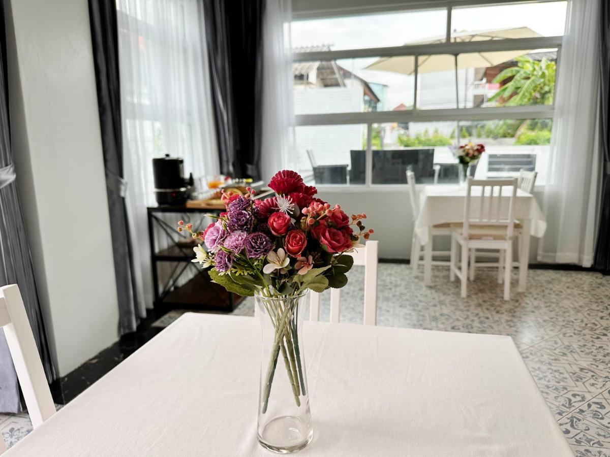 Auberge de jeunesse The White House Rachamankha เดอะ ไวท์เฮ้าส์ ราชมรรคา à Chiang Mai Extérieur photo